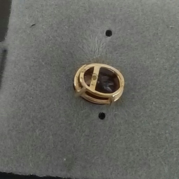 1.00 Oval Garnet Pendant - Picture 2 of 4